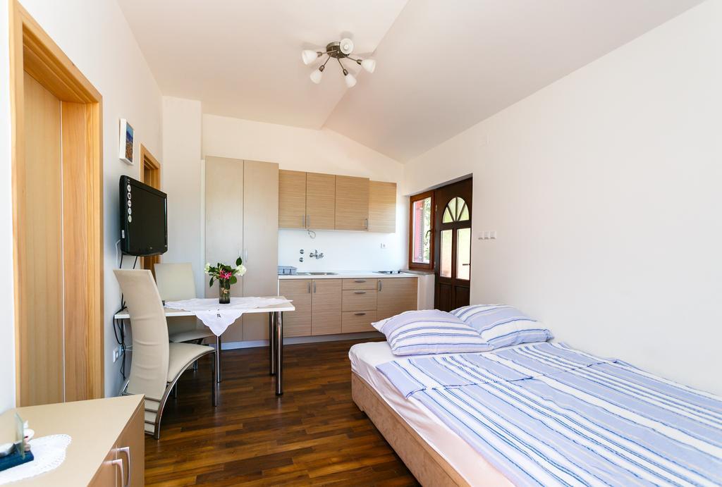 Apartments Josip Пінезіци Номер фото